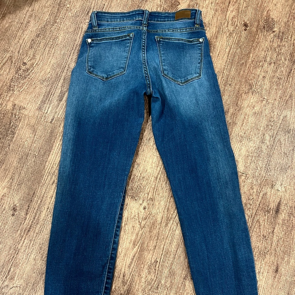 Judy Blue Classic Relaxed Fit Viral Jeans! - Picture 8 of 11